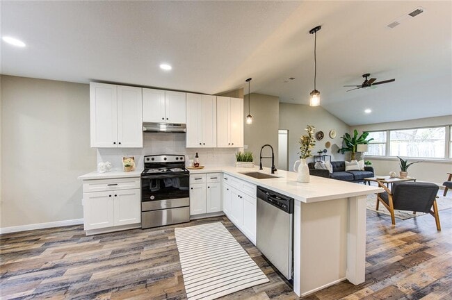 Building Photo - 15706 Amapola Dr