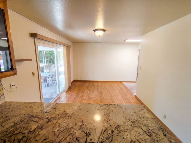Foto del edificio - 8525 Bandon Dr