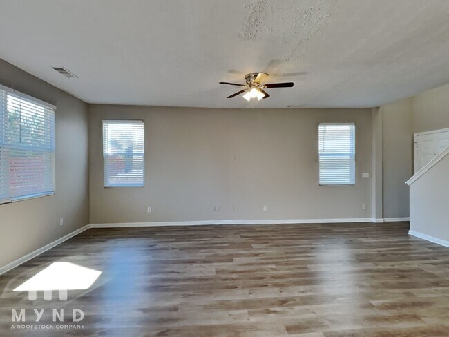 Foto del edificio - 228 Silver Spring St