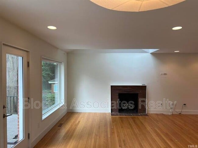 Building Photo - 626 Smedes Pl