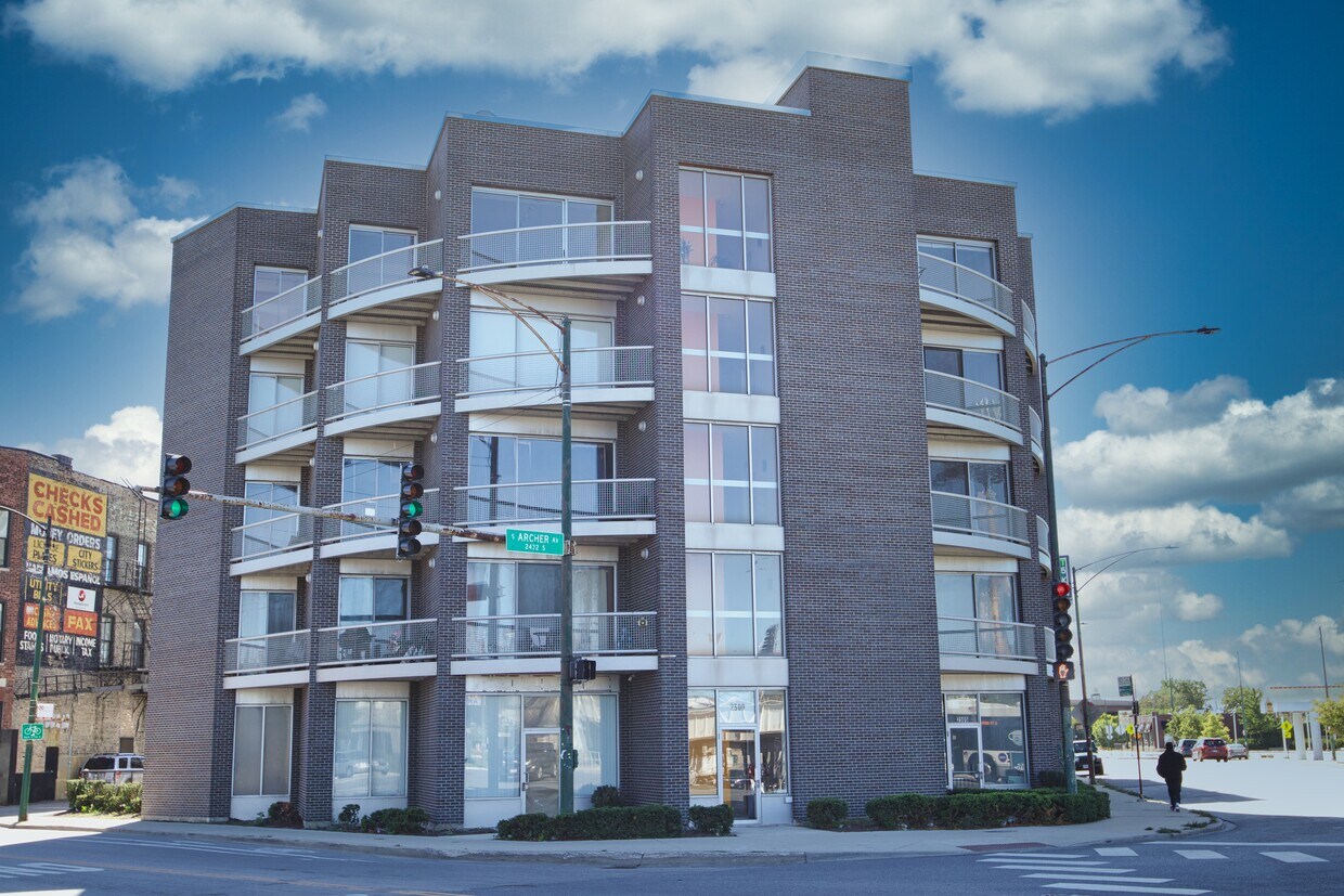 Primary Photo - 2500 S Halsted St