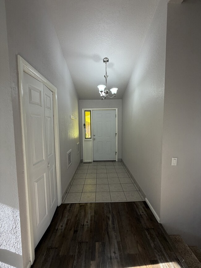 Foto del edificio - 181 Erickson Ct E