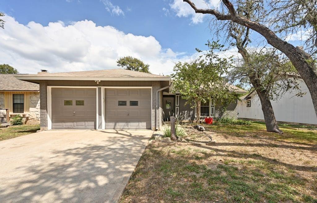 Primary Photo - 1008 Hillside Oaks Dr