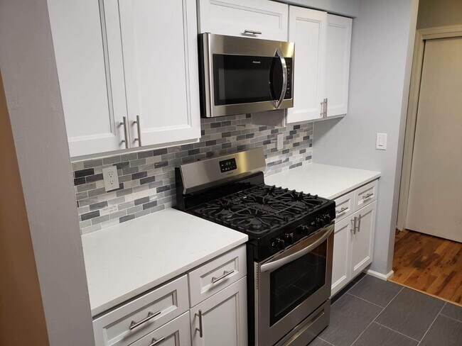 Kitchen - 1924 Old Stone Mill Dr