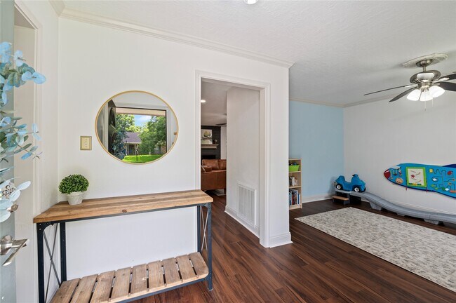 Building Photo - 5110 Tashkent Dr
