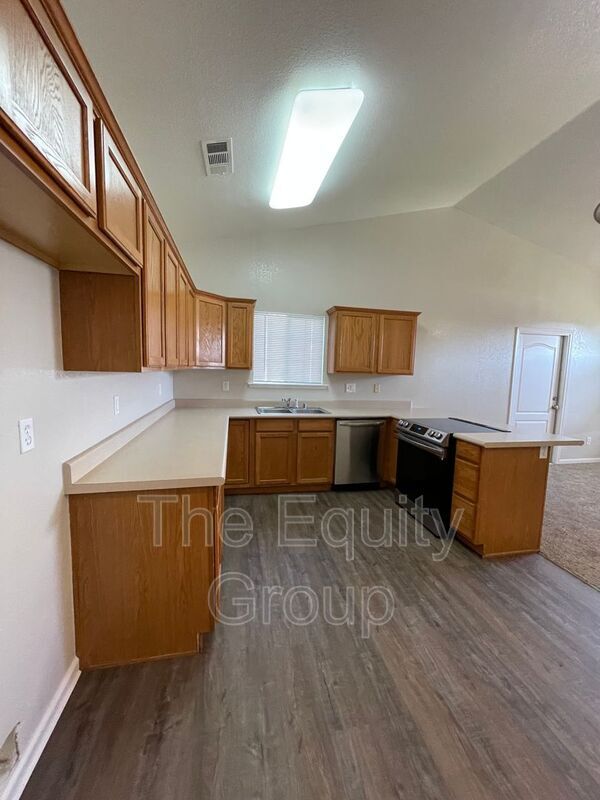 Building Photo - 2919 S Sallee Ct