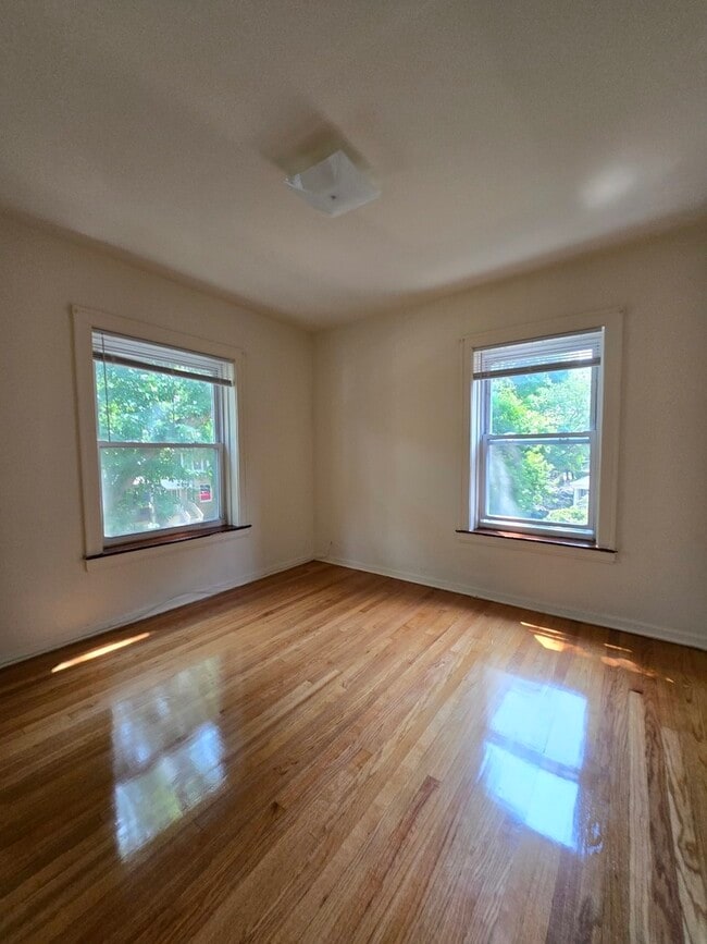Foto del edificio - 6238 N Magnolia Ave