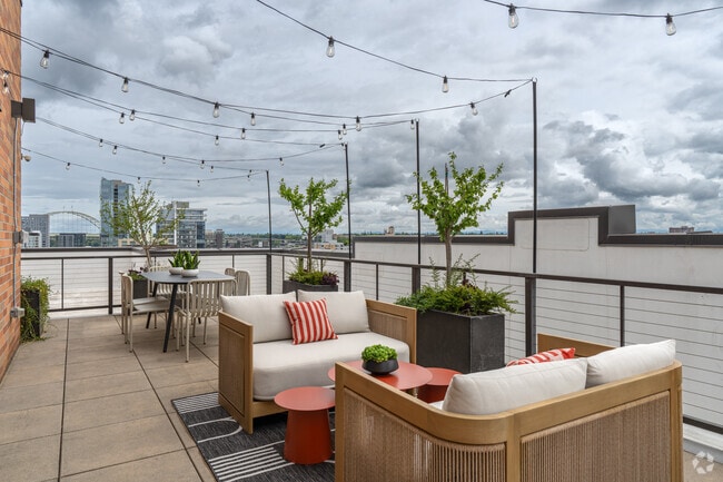 Rooftop Lounge - Dianne
