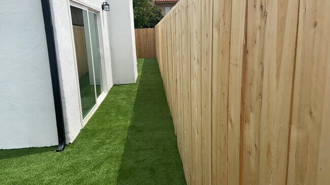 Foto del edificio - 7723 Simpson Ave