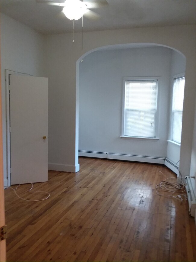 LR - 255 Jefferson Ave