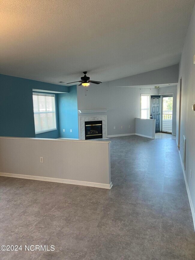 Foto del edificio - 4158 Breezewood Dr