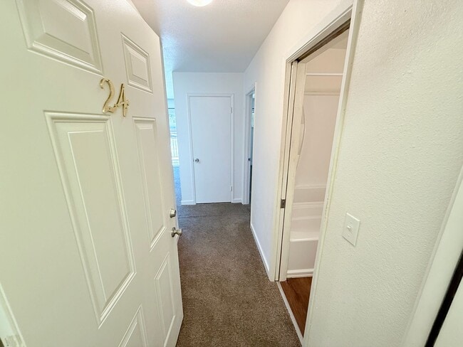 Building Photo - Pet Friendly 1 bed 1 bath apartment for re...