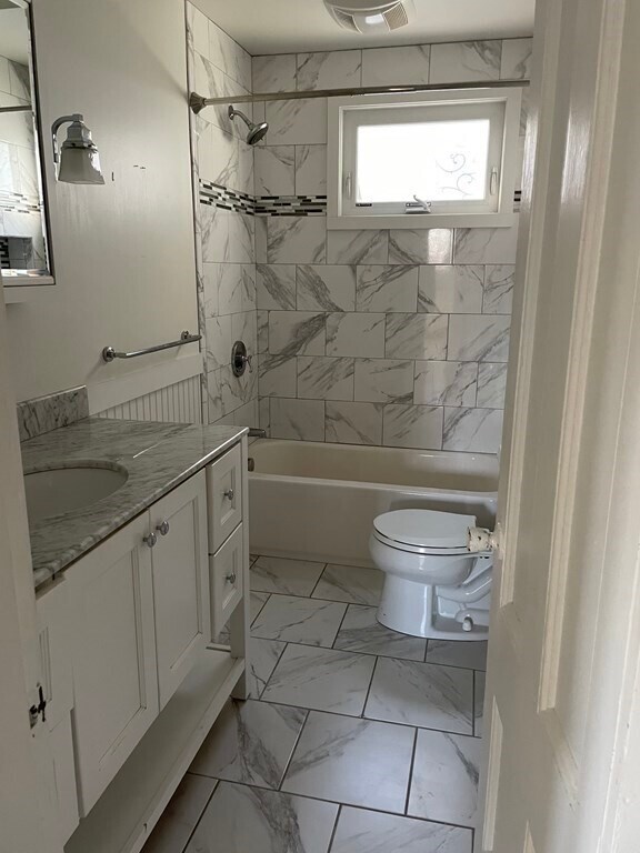 Building Photo - 39 Thorndike St