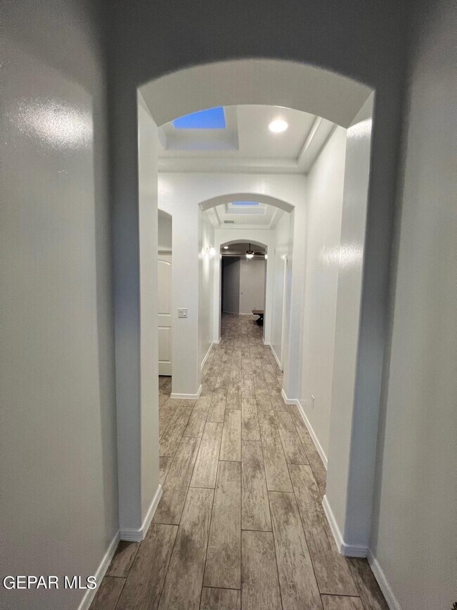 Building Photo - 1094 Jade Hill Ave