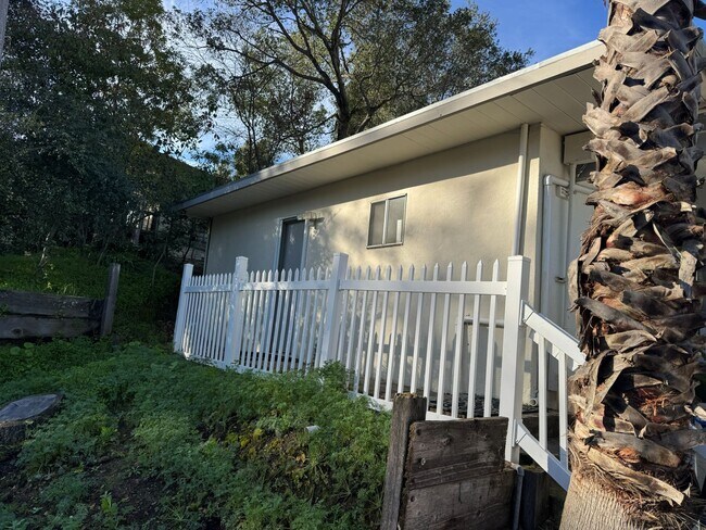 Foto del edificio - 160 College Ave