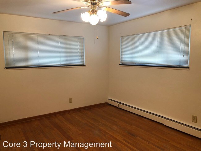 Building Photo - 231 Robinhood Ln
