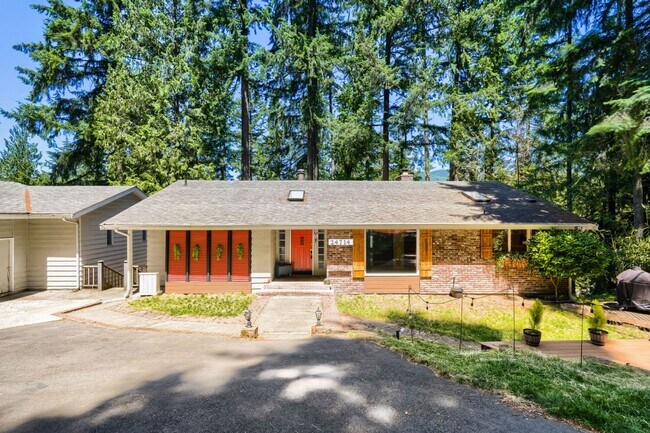 Building Photo - 3bd/1.75ba Issaquah Home