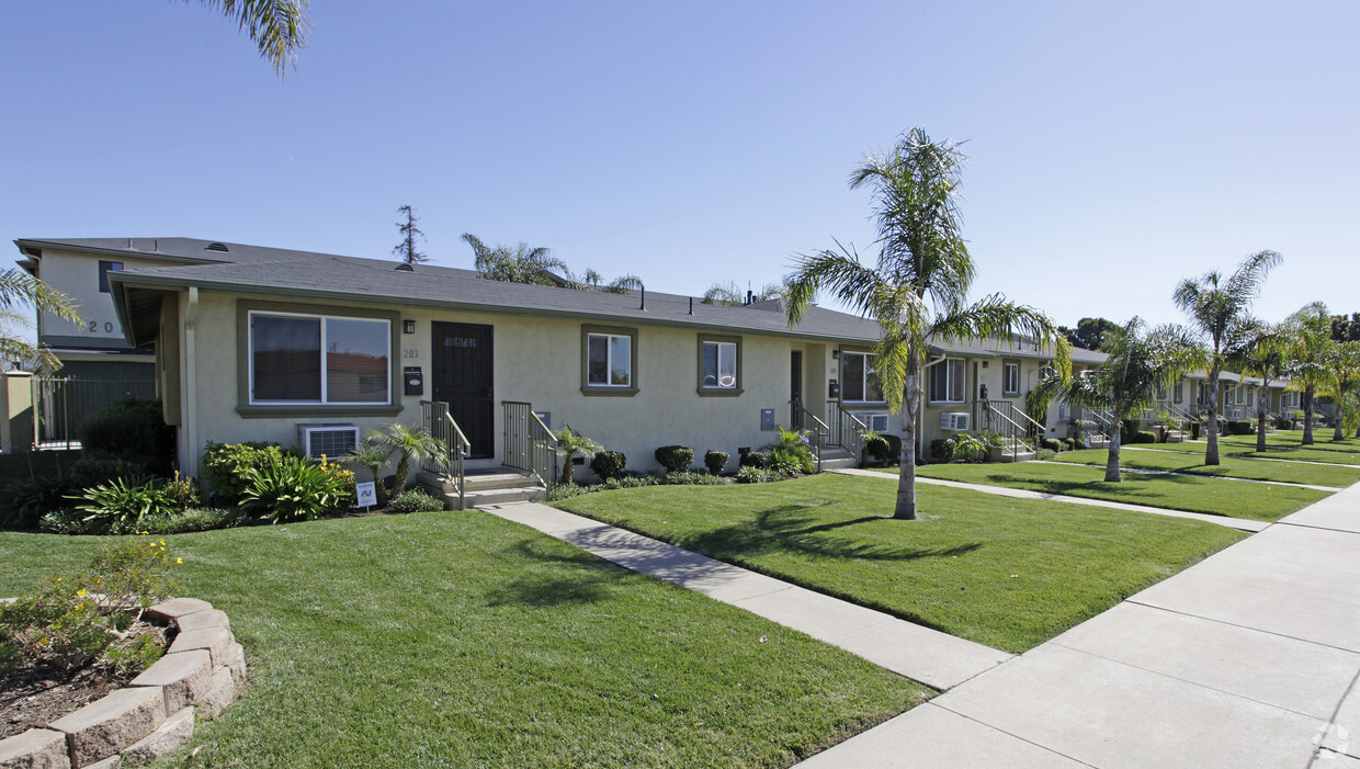 Building Photo - Twin Oaks Villas