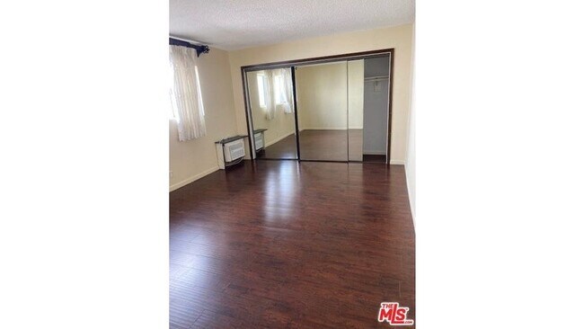 Foto del edificio - 1571 Manning Ave