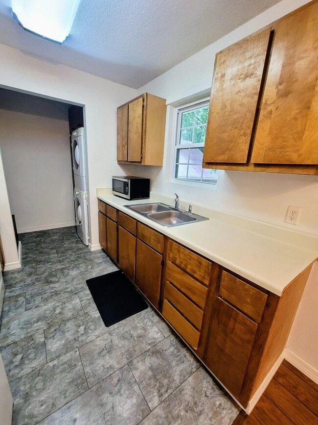 Foto del edificio - 3088 Log Cabin Ln