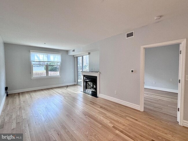 Building Photo - 1625 International Dr