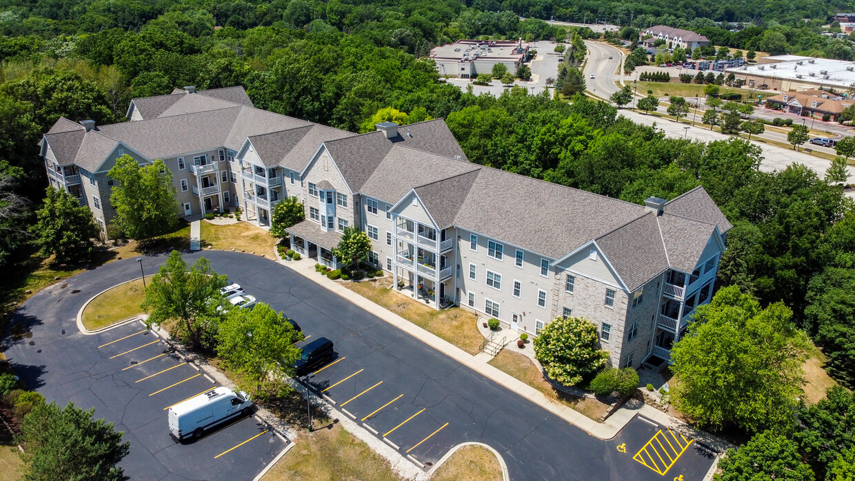 Foto principal - Hillside Woods Senior Apartments I & II