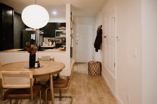 Foto del edificio - 444 S Kittredge St