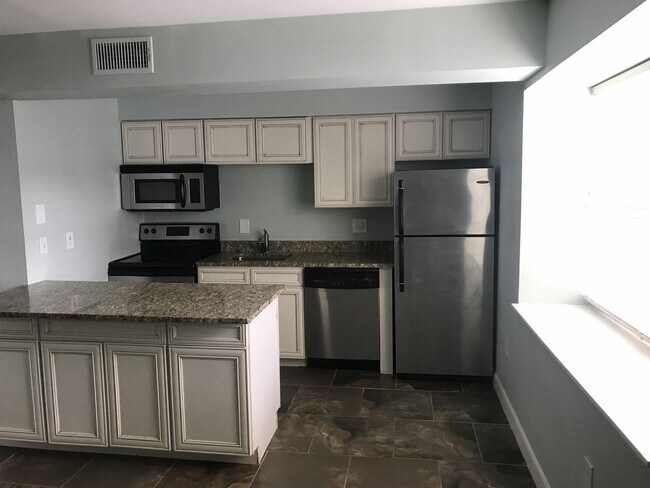 Building Photo - 817 Irma Ave