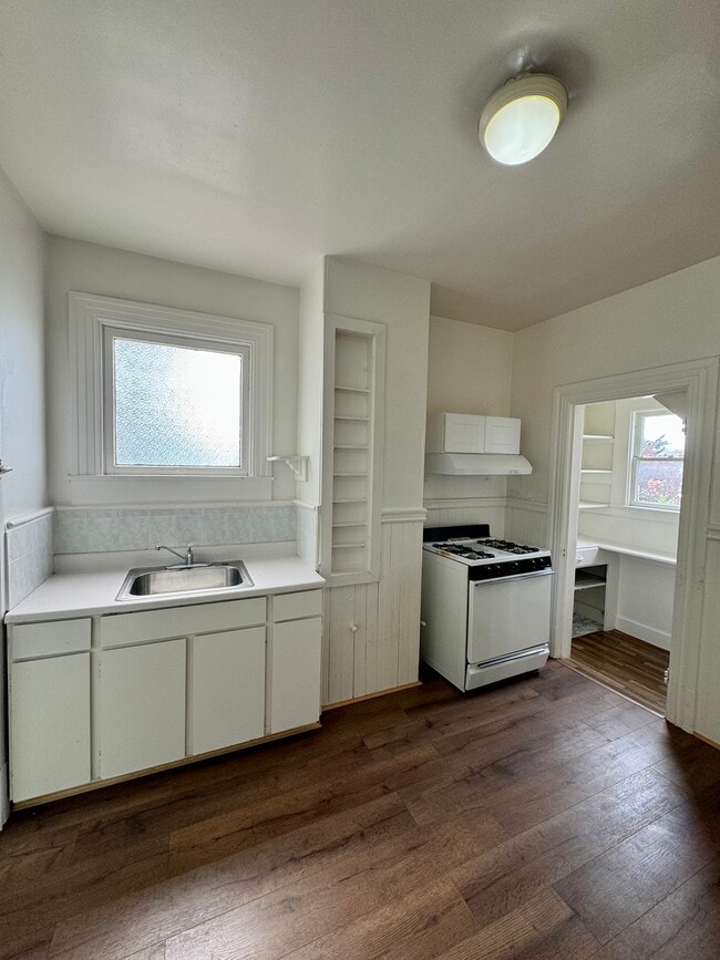 Building Photo - 1418 Pacific Ave