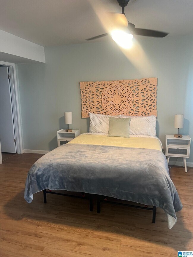 Foto del edificio - 2455 Arlington Crescent