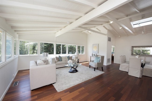Building Photo - Central Woodside Rental
