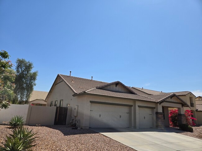 Building Photo - 12851 N 142nd Ave