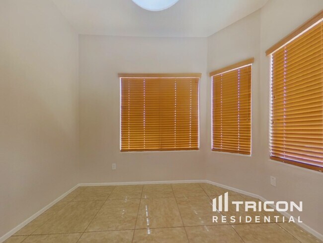 Foto del edificio - 24818 W Huntington Dr