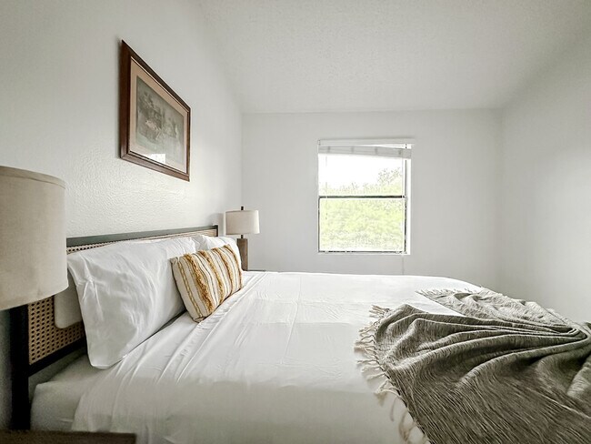 Foto del edificio - 1071 Clayton Ln