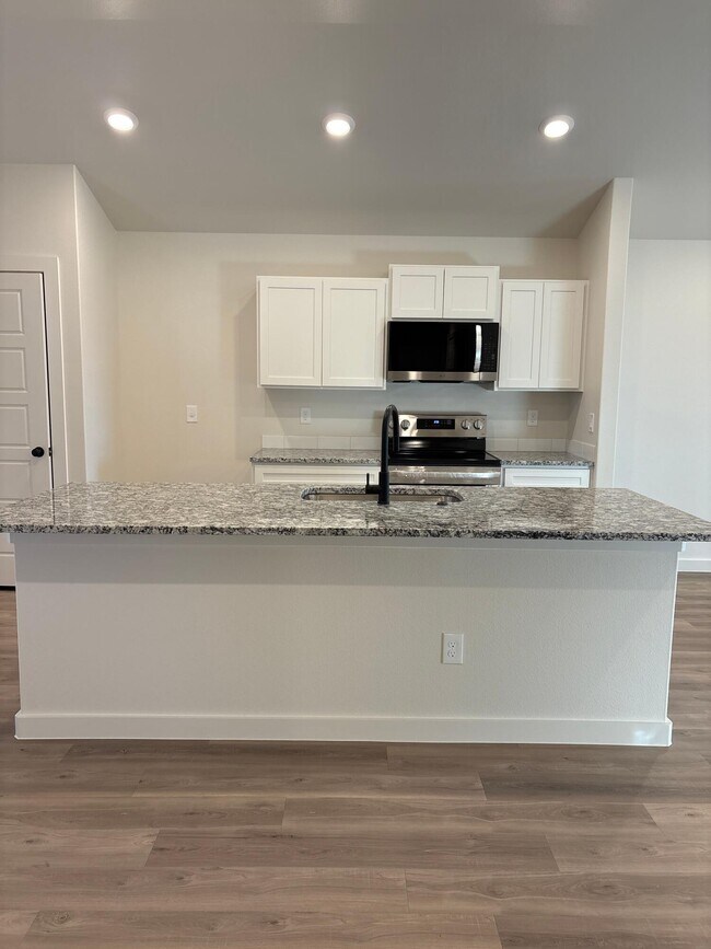 Foto del edificio - 2513 Kenwood Ave