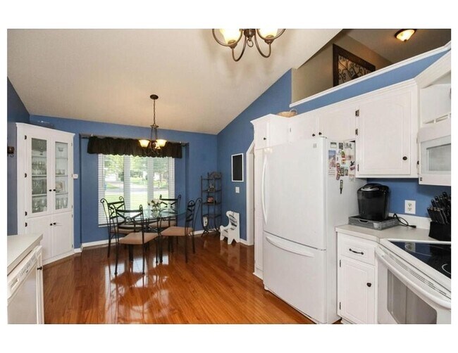 Building Photo - Gorgeous 4 Bed/3 Bath Single Family Home i...
