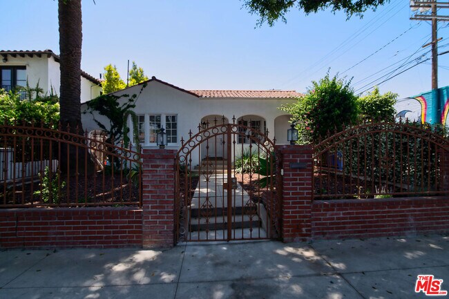 Foto del edificio - 641 N Martel Ave