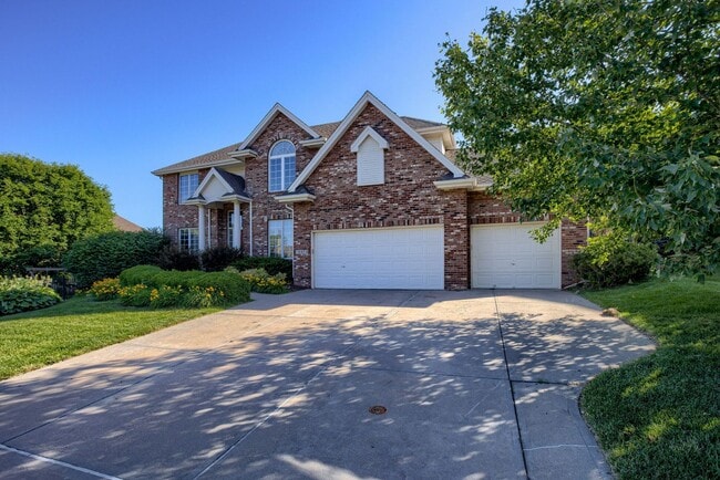Building Photo - Comfort Meets Function in This 4-Bedroom H...