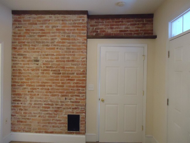 Building Photo - 667 Otsego St