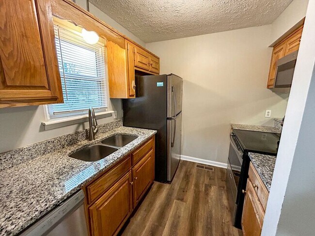 Foto del edificio - 1720 Autumn Ridge Dr