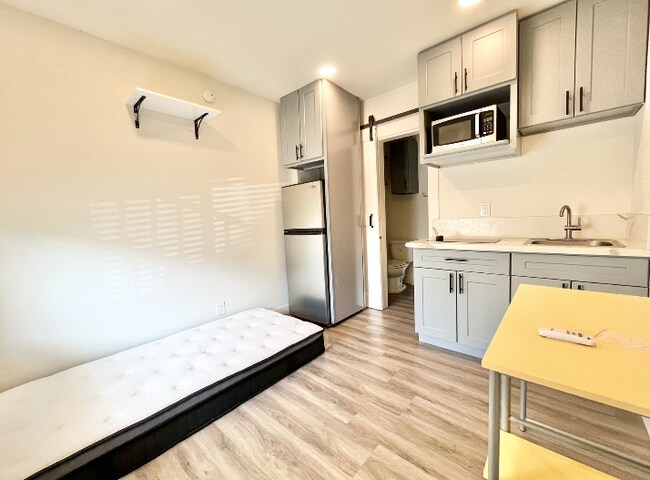 Foto del edificio - 6169 Coldwater Canyon Ave