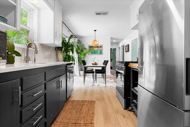Foto del edificio - 1808 Forest Hill Dr