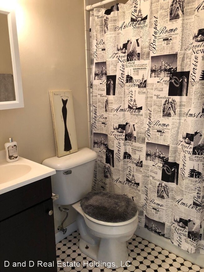 Building Photo - 2 br, 1 bath Apartment - 3311, 3321 and 33...