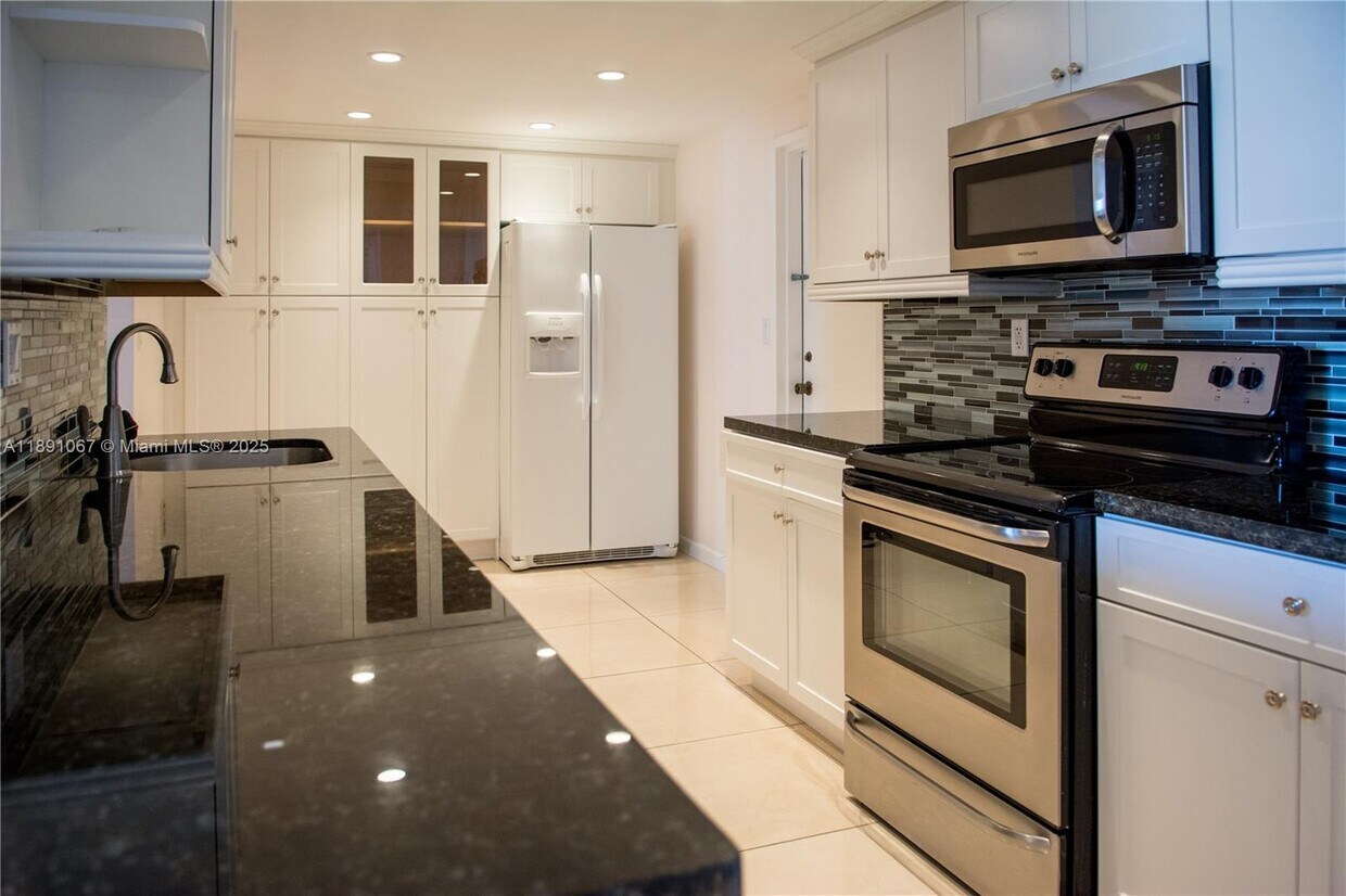 Foto principal - 1833 S Ocean Dr