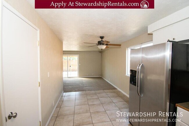 Foto del edificio - 759 N Cloverleaf Loop