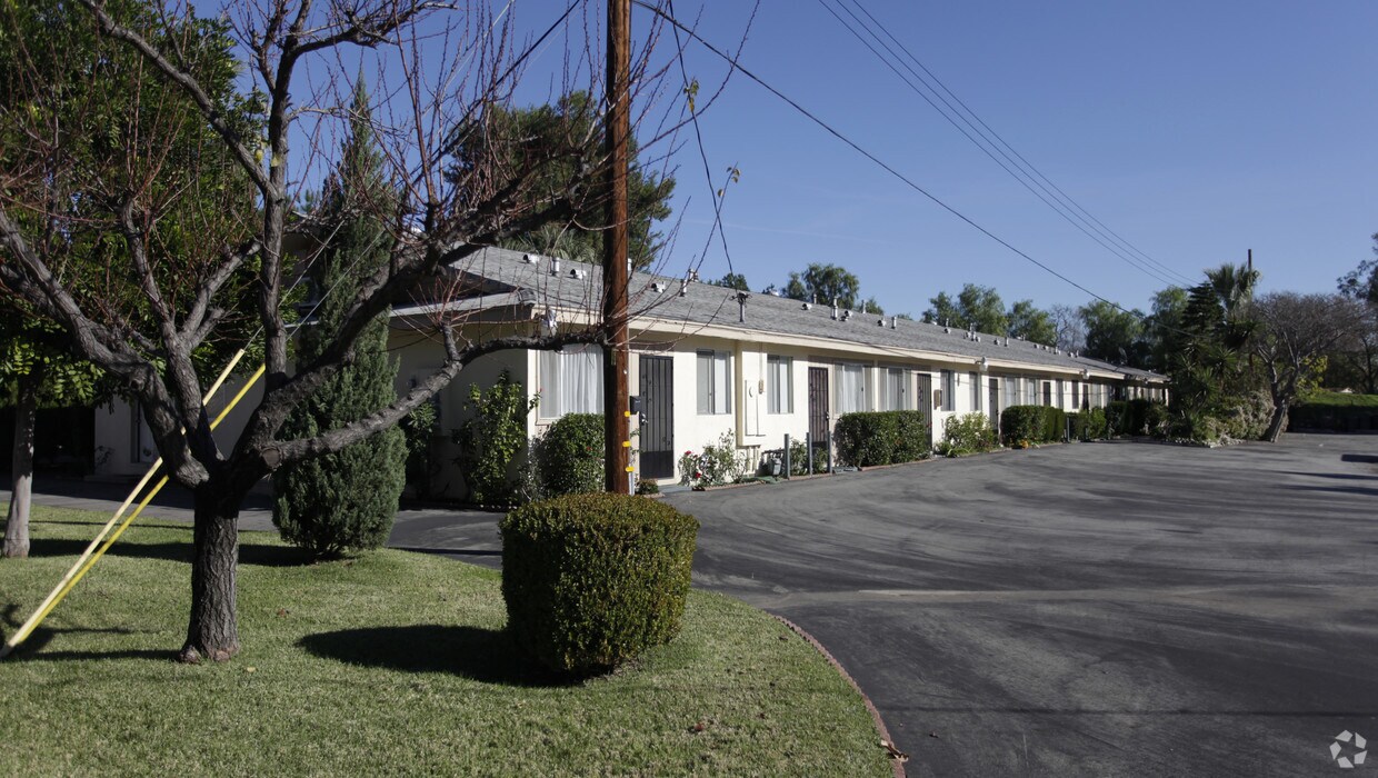 Foto principal - 1053 E 6th St