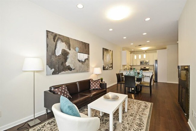 sala de estar/comedor - 1915 S Racine Ave