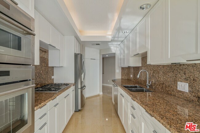 Foto del edificio - 13600 Marina Pointe Dr
