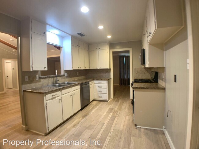 Building Photo - 3 br, 2 bath House - 513 Oakwood Blvd