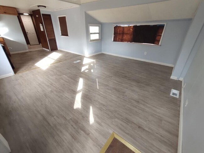 Foto del edificio - FOR RENT 3 Bedroom, 1 Bath Home in Laurel Lakes, NJ $1570